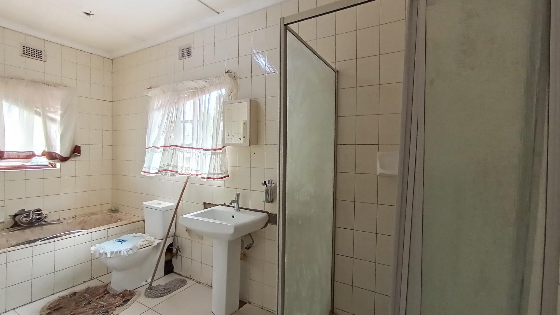 Bathroom 3+ - 9 square meters of property in Glen Anil