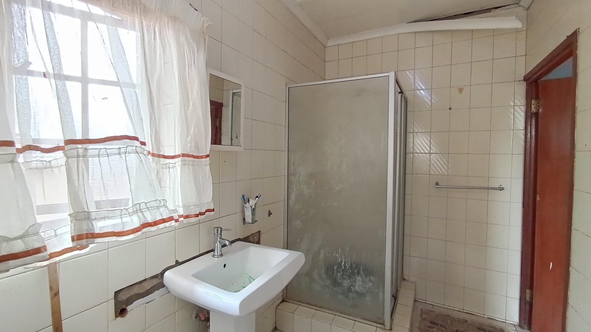 Bathroom 3+ - 9 square meters of property in Glen Anil