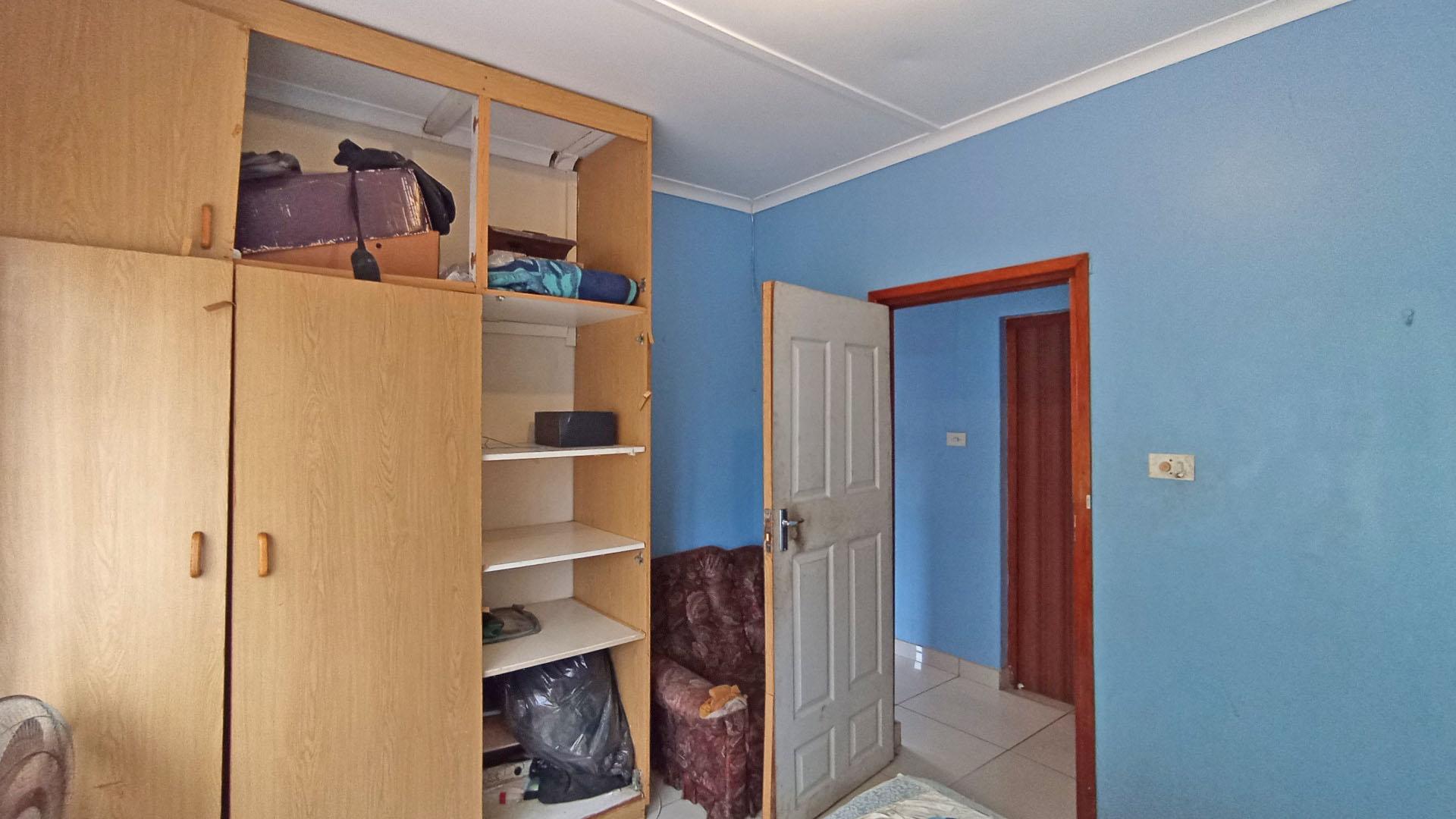 Bed Room 4 - 14 square meters of property in Glen Anil