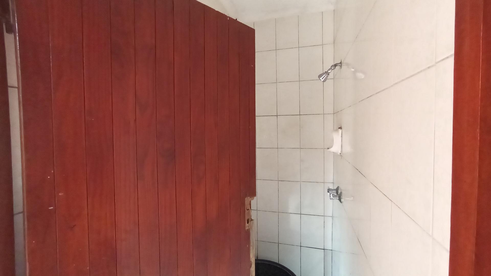 Staff Bathroom - 6 square meters of property in Glen Anil