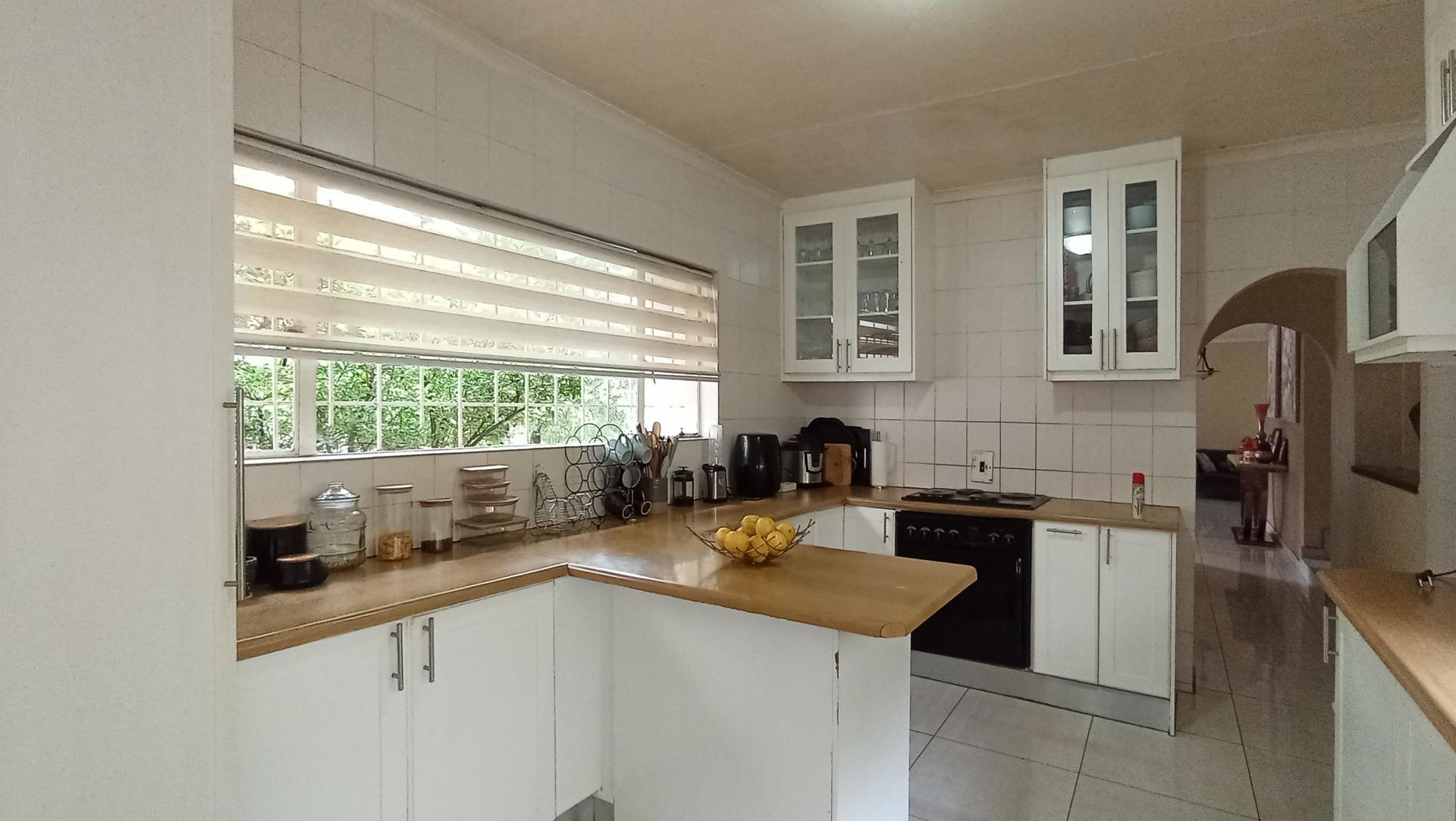 Kitchen - 15 square meters of property in Kibler Park