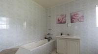Main Bathroom - 8 square meters of property in Kibler Park