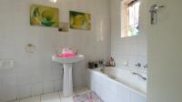 Bathroom 1 - 7 square meters of property in Kibler Park