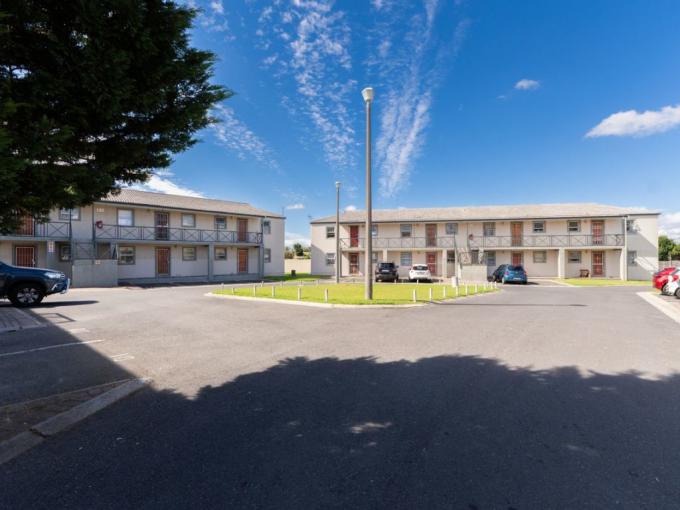 2 Bedroom Apartment to Rent in Vredekloof - Property to rent - MR673328