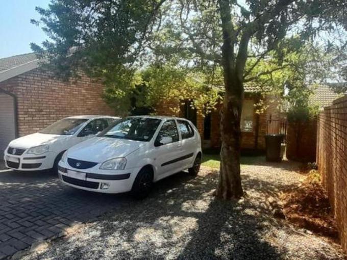 2 Bedroom Simplex to Rent in Amberfield - Property to rent - MR673335
