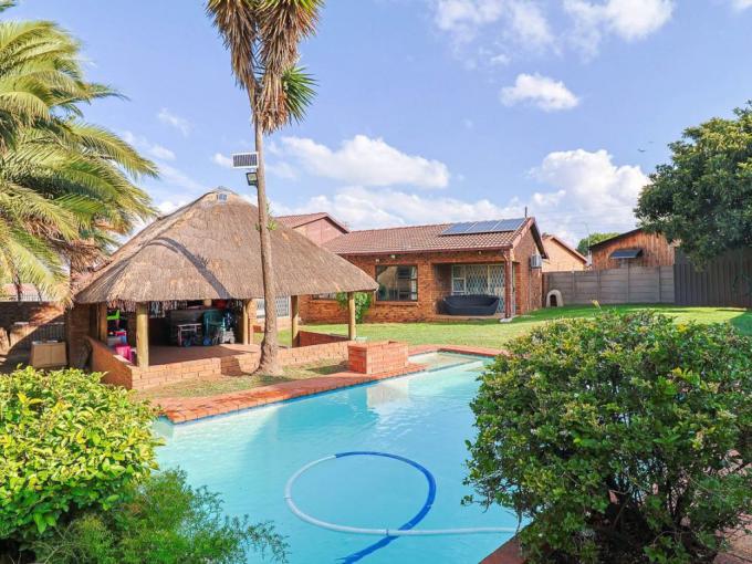 3 Bedroom House for Sale For Sale in Dalpark - MR673350