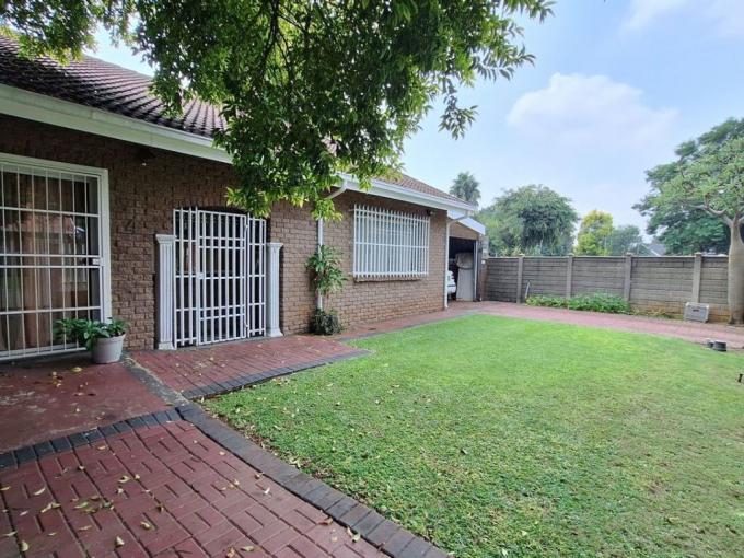 3 Bedroom Simplex for Sale For Sale in Protea Park Remove - MR673366