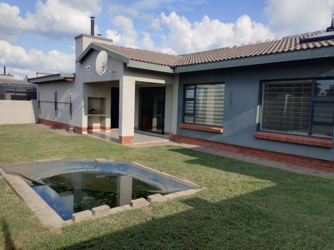 3 Bedroom Simplex for Sale For Sale in Waterval East - MR673368