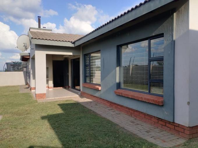 3 Bedroom Simplex for Sale For Sale in Waterval East - MR673368
