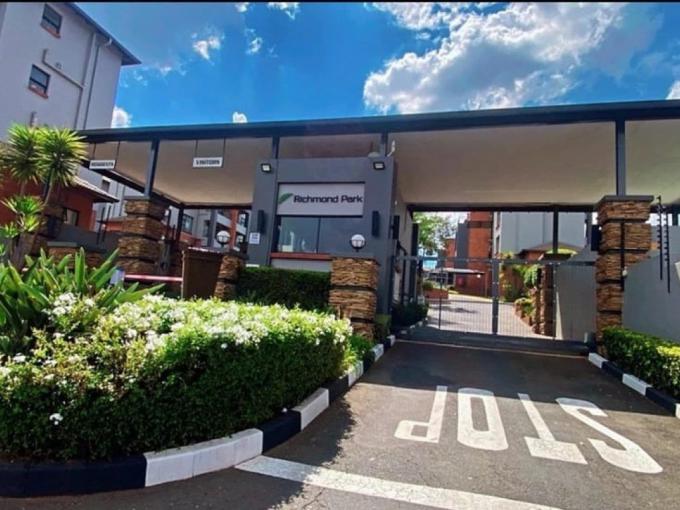 2 Bedroom House for Sale For Sale in Oakdene - MR673386