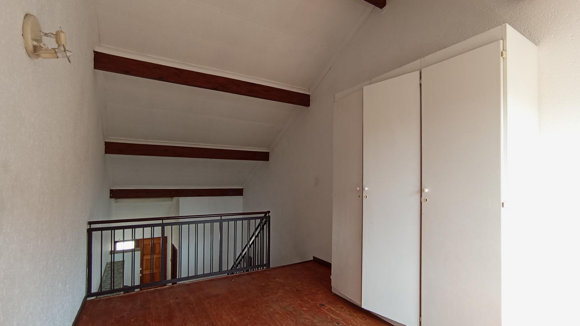 Bed Room 1 - 14 square meters of property in Windsor West