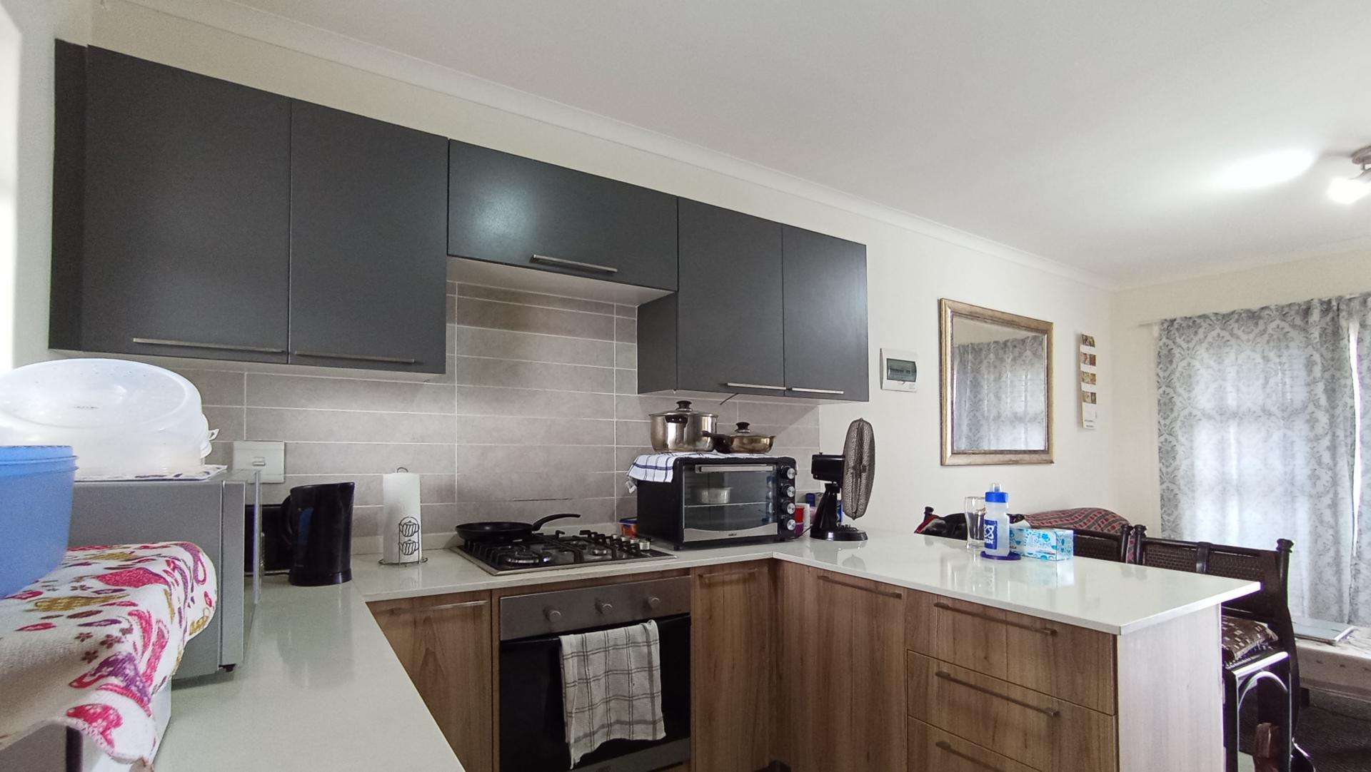 Kitchen - 10 square meters of property in Longlake 