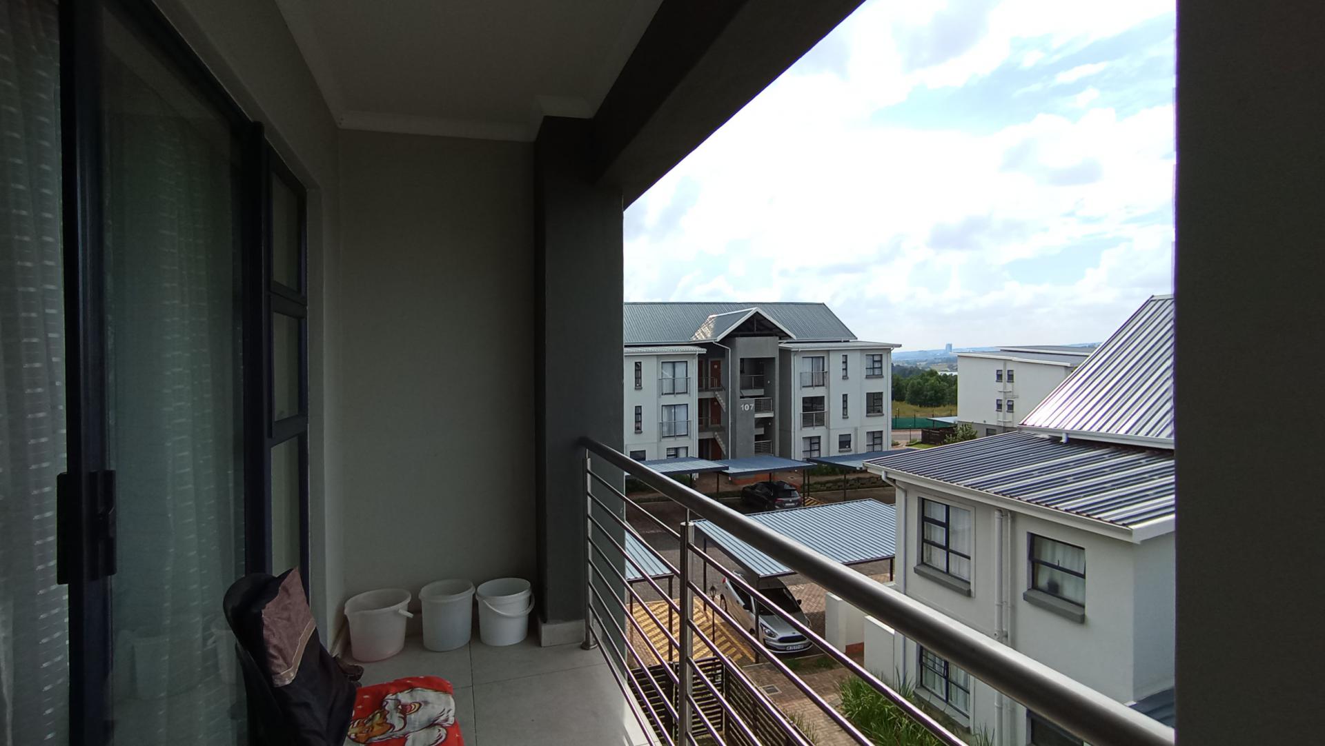 Balcony - 8 square meters of property in Longlake 