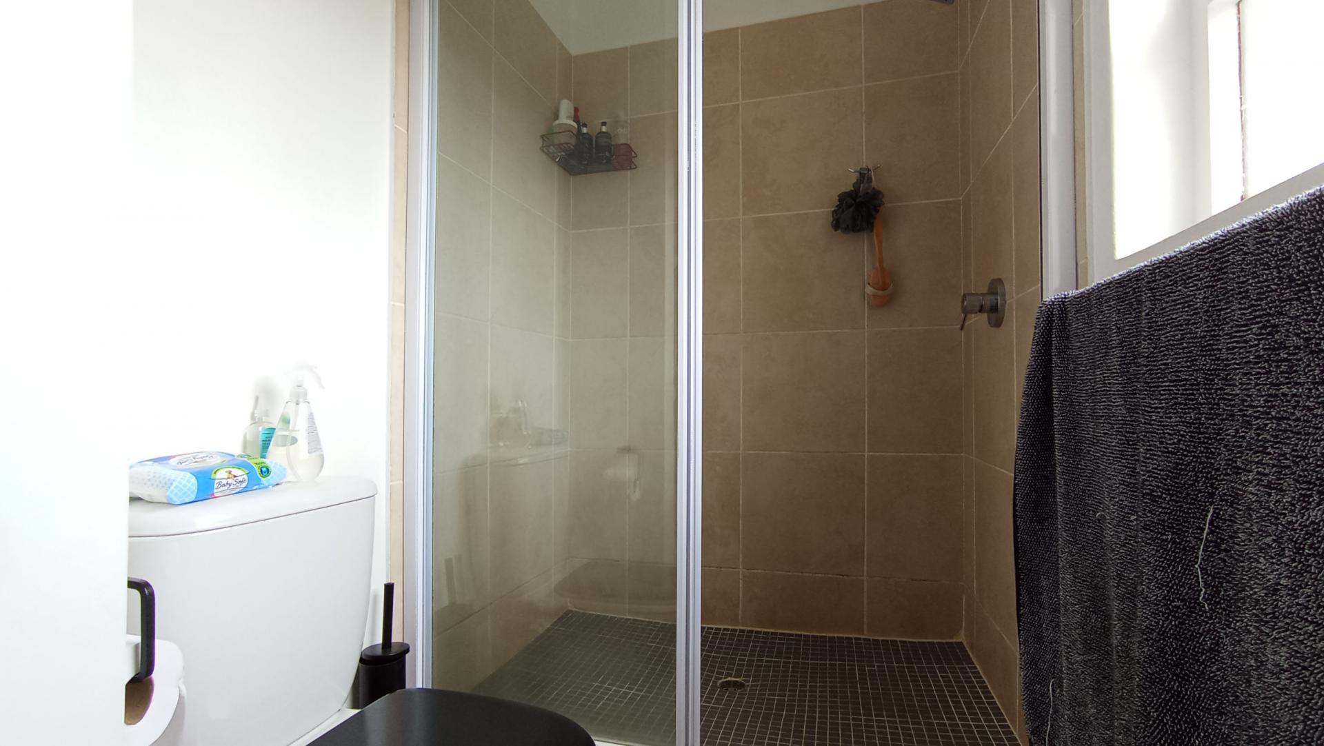 Bathroom 1 - 4 square meters of property in Lone Hill