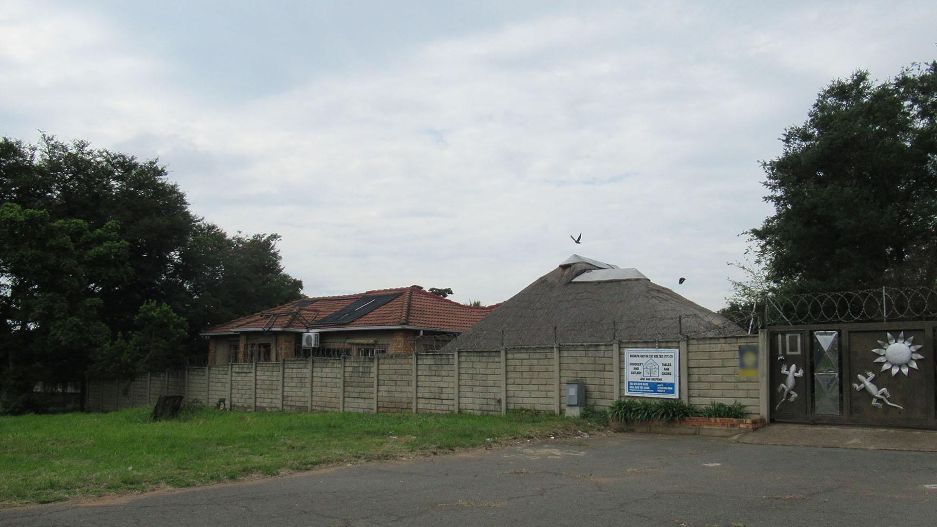 Front View of property in Moffat View