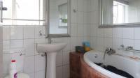 Main Bathroom - 5 square meters of property in Moffat View