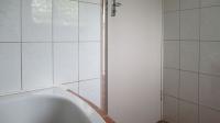 Main Bathroom - 5 square meters of property in Moffat View