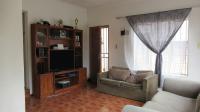 Lounges - 18 square meters of property in Moffat View