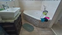 Main Bathroom - 8 square meters of property in Windsor Park - CPT
