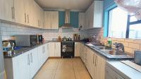 Kitchen - 16 square meters of property in Windsor Park - CPT