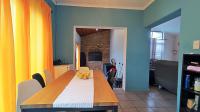 Dining Room - 10 square meters of property in Windsor Park - CPT