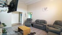 Lounges - 31 square meters of property in Windsor Park - CPT