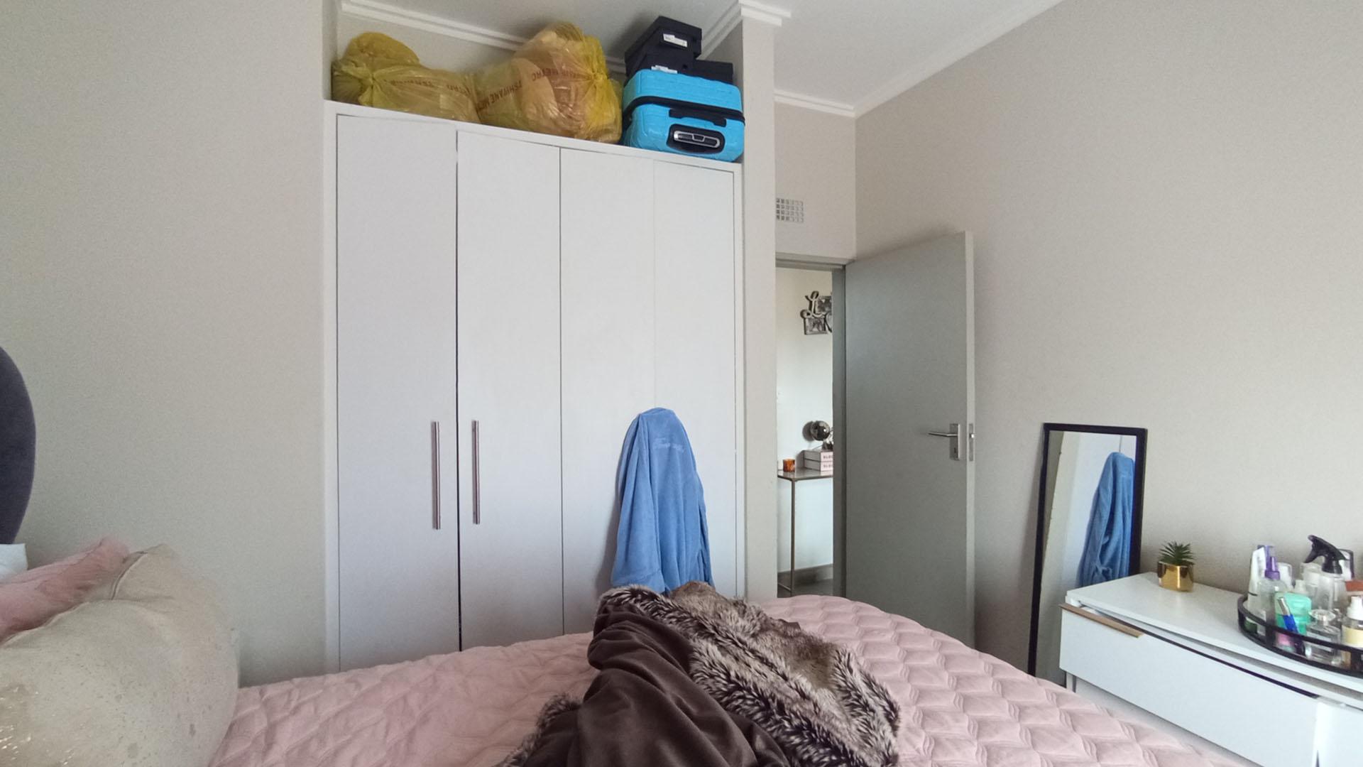 Bed Room 1 - 11 square meters of property in Lotus Gardens