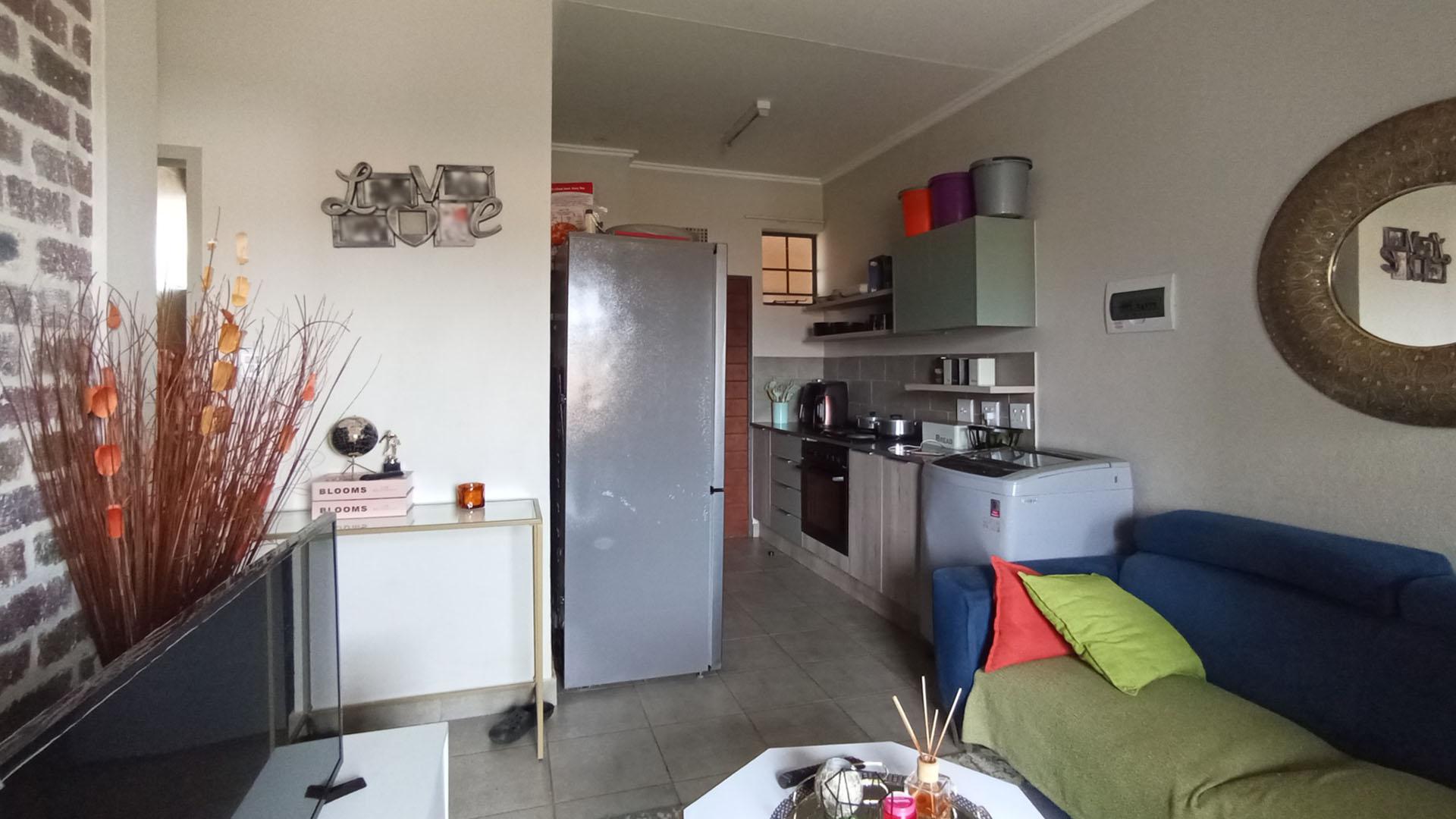 Lounges - 11 square meters of property in Lotus Gardens