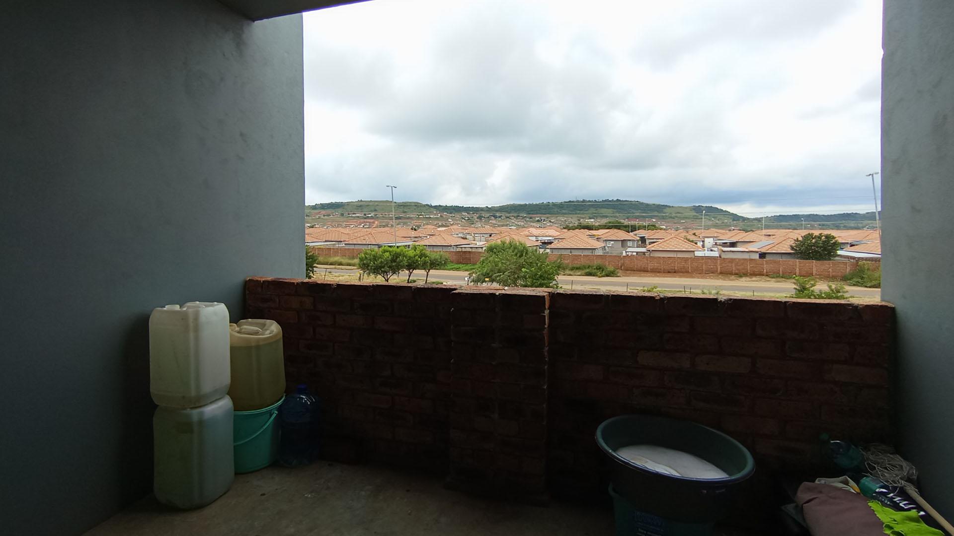 Balcony - 4 square meters of property in Lotus Gardens