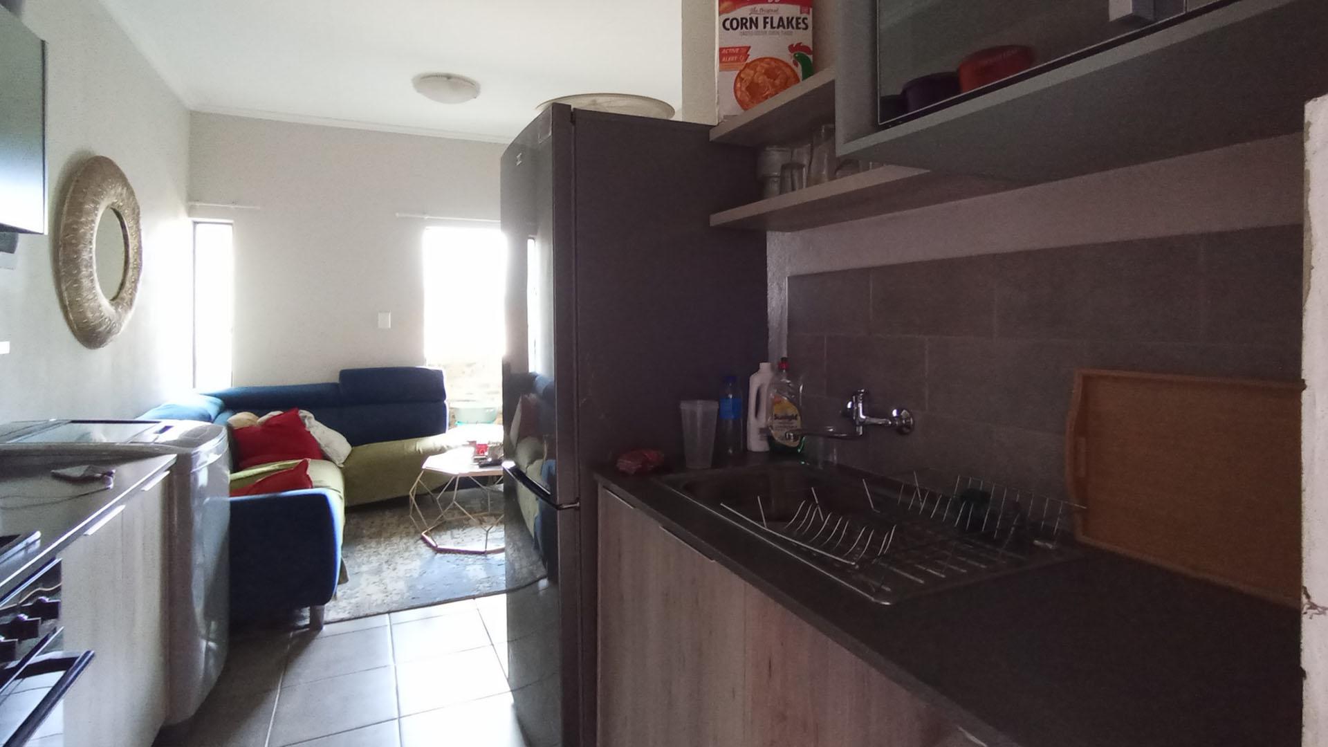 Kitchen - 5 square meters of property in Lotus Gardens