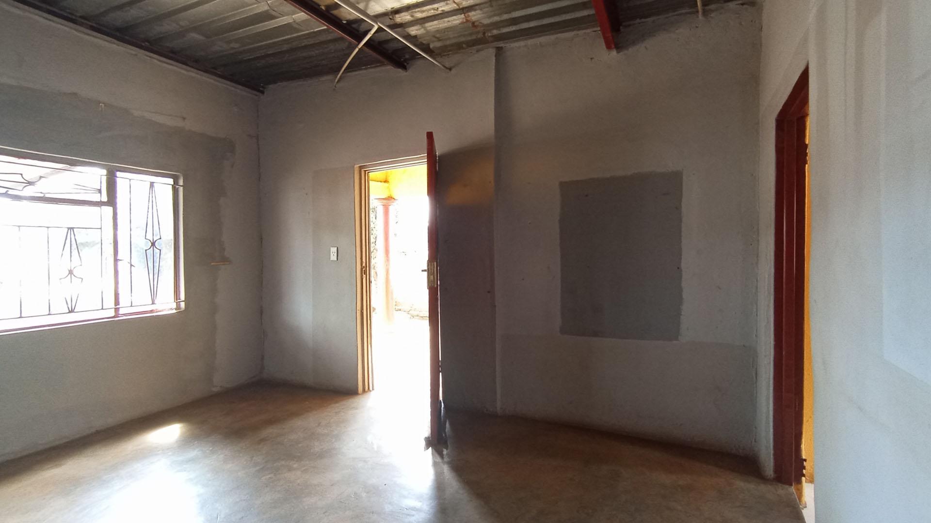 Lounges - 16 square meters of property in Lotus Gardens