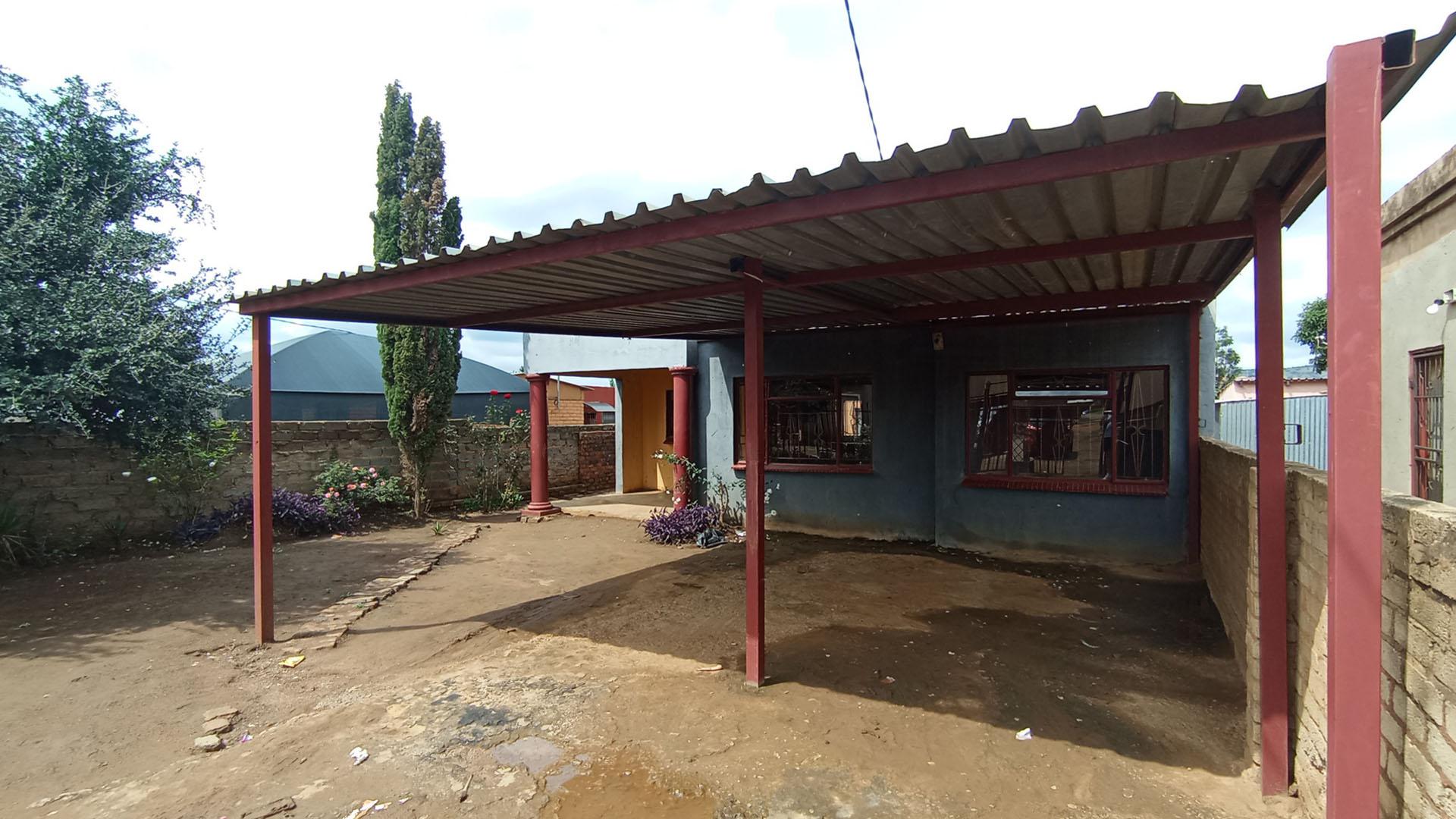 Front View of property in Lotus Gardens