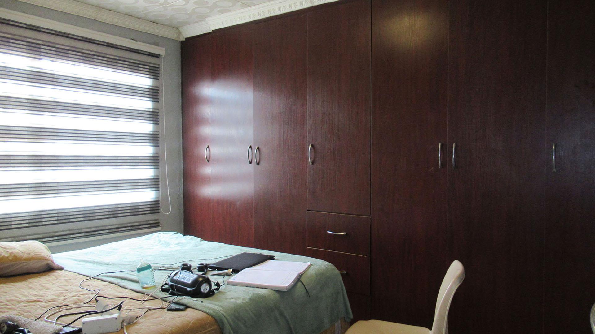 Bed Room 1 - 12 square meters of property in Glen Ridge (Gauteng - West)