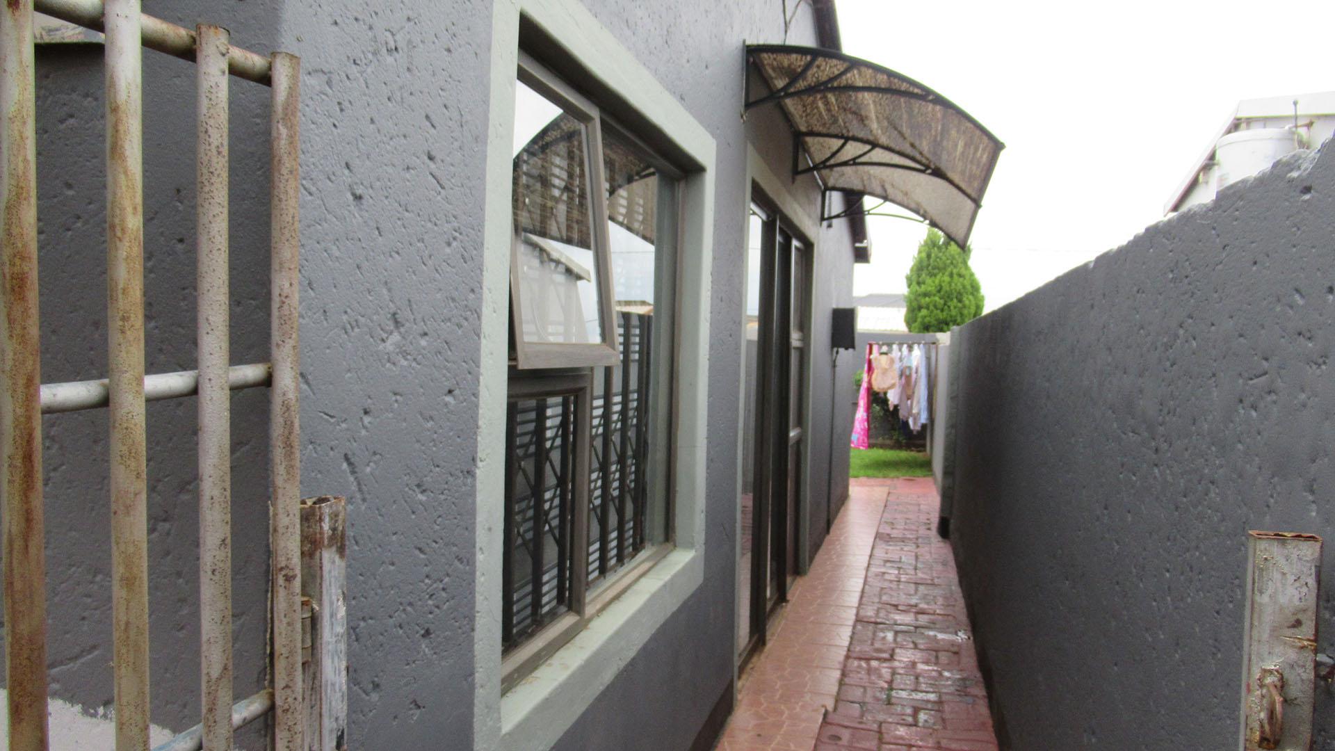 Backyard of property in Glen Ridge (Gauteng - West)