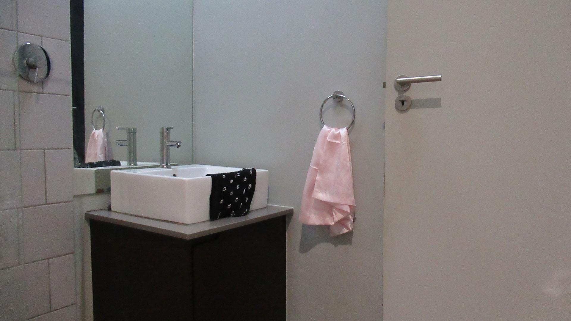Bathroom 1 - 7 square meters of property in New Doornfontein