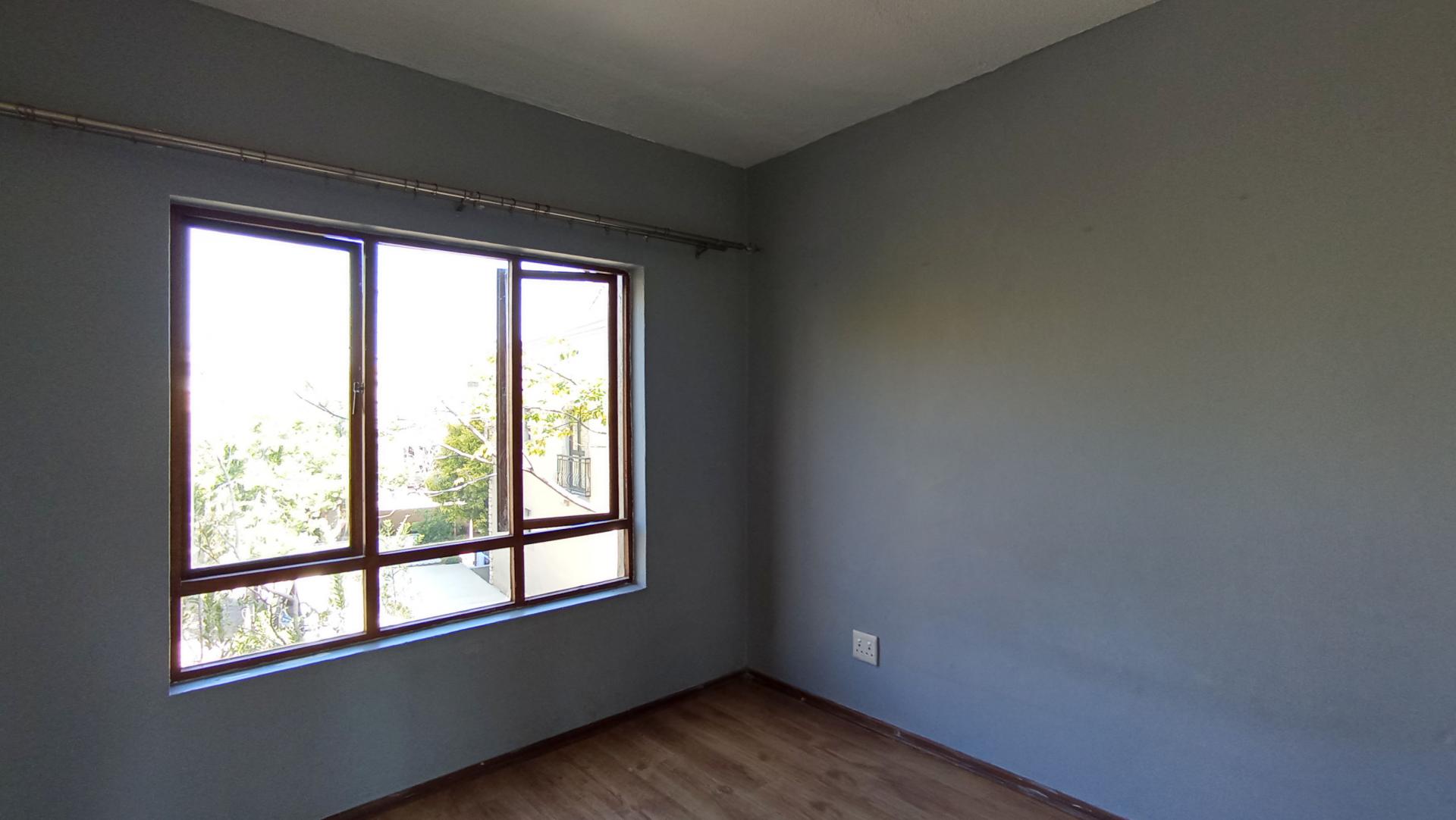 Bed Room 1 - 11 square meters of property in Lone Hill