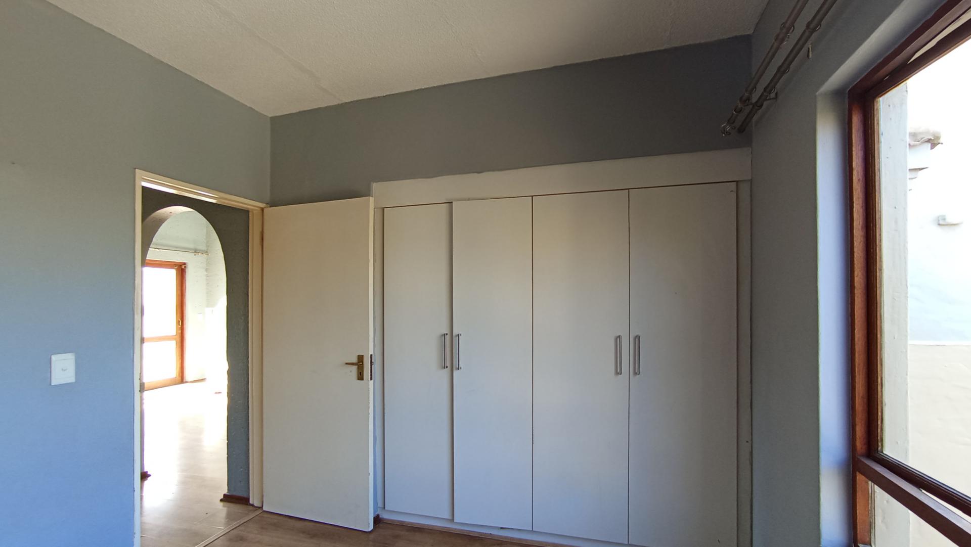 Bed Room 1 - 11 square meters of property in Lone Hill