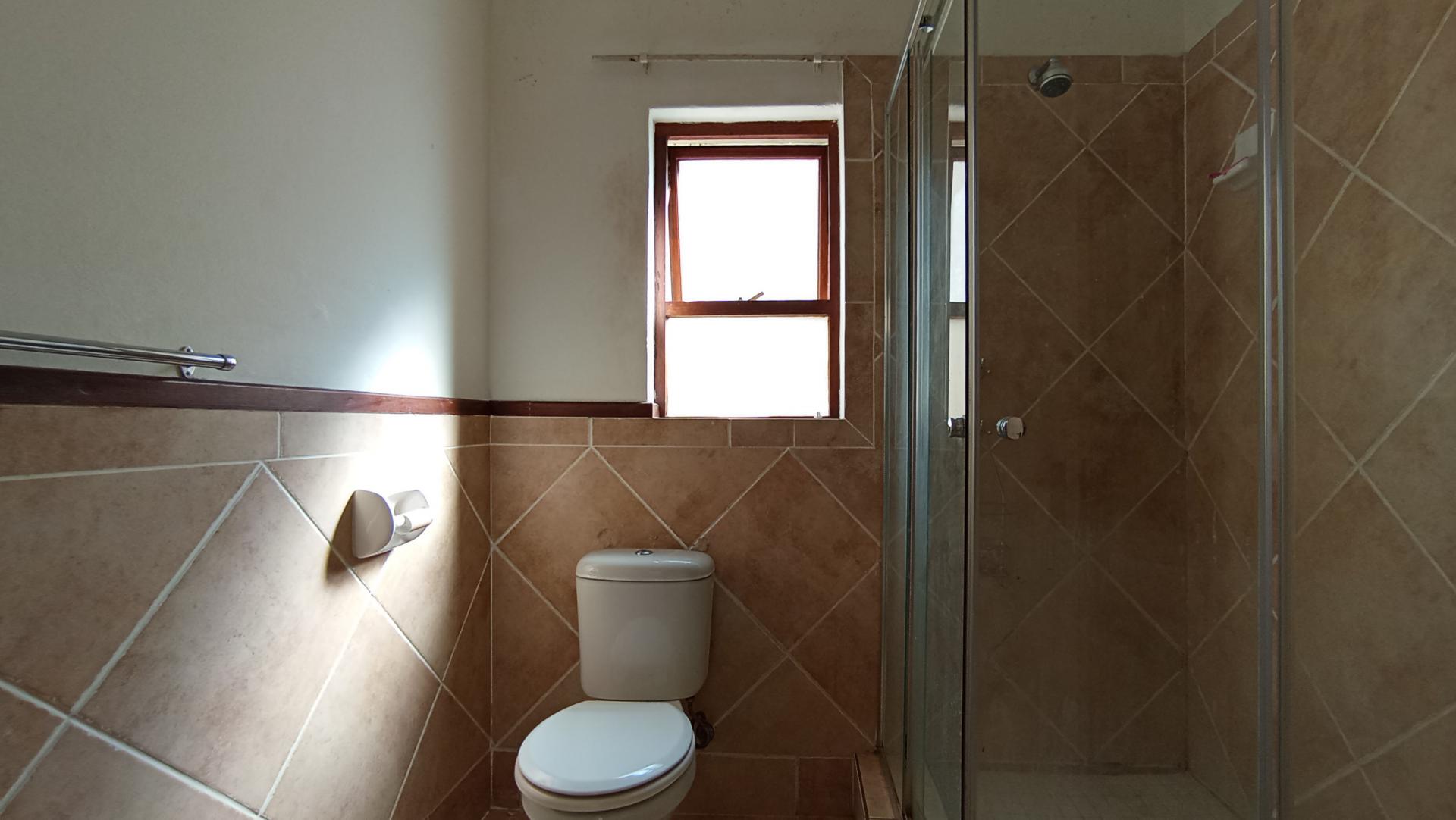 Bathroom 1 - 5 square meters of property in Lone Hill