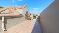 Balcony - 31 square meters of property in Lone Hill
