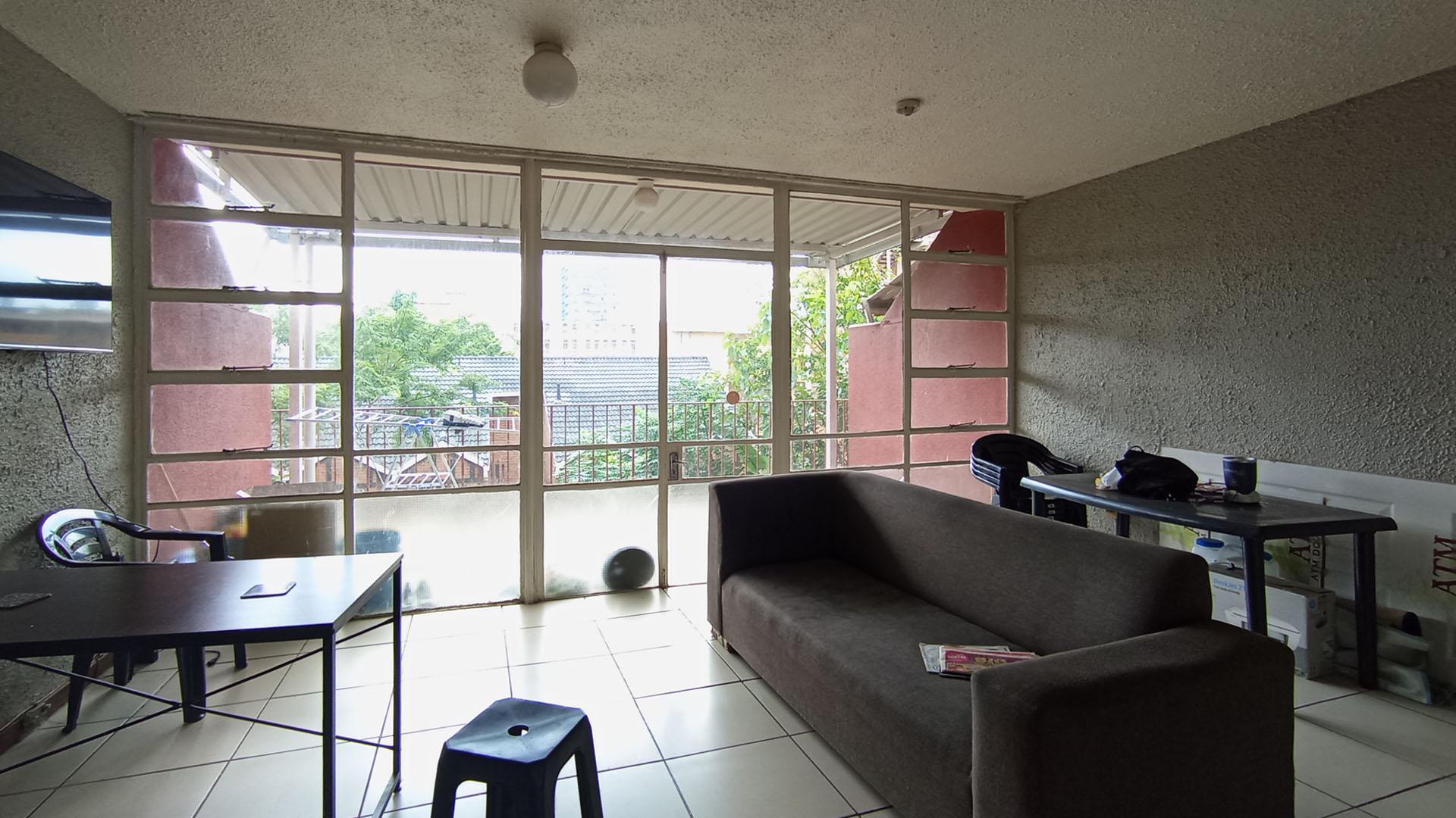 Lounges - 22 square meters of property in Sunnyside