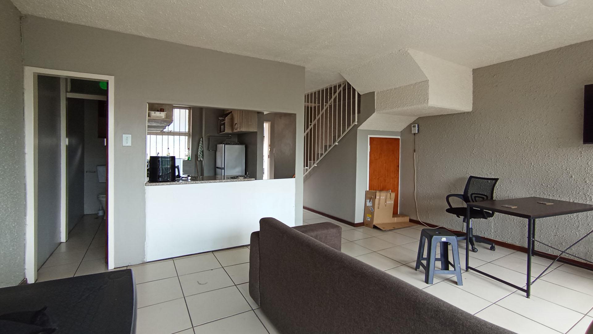 Lounges - 22 square meters of property in Sunnyside