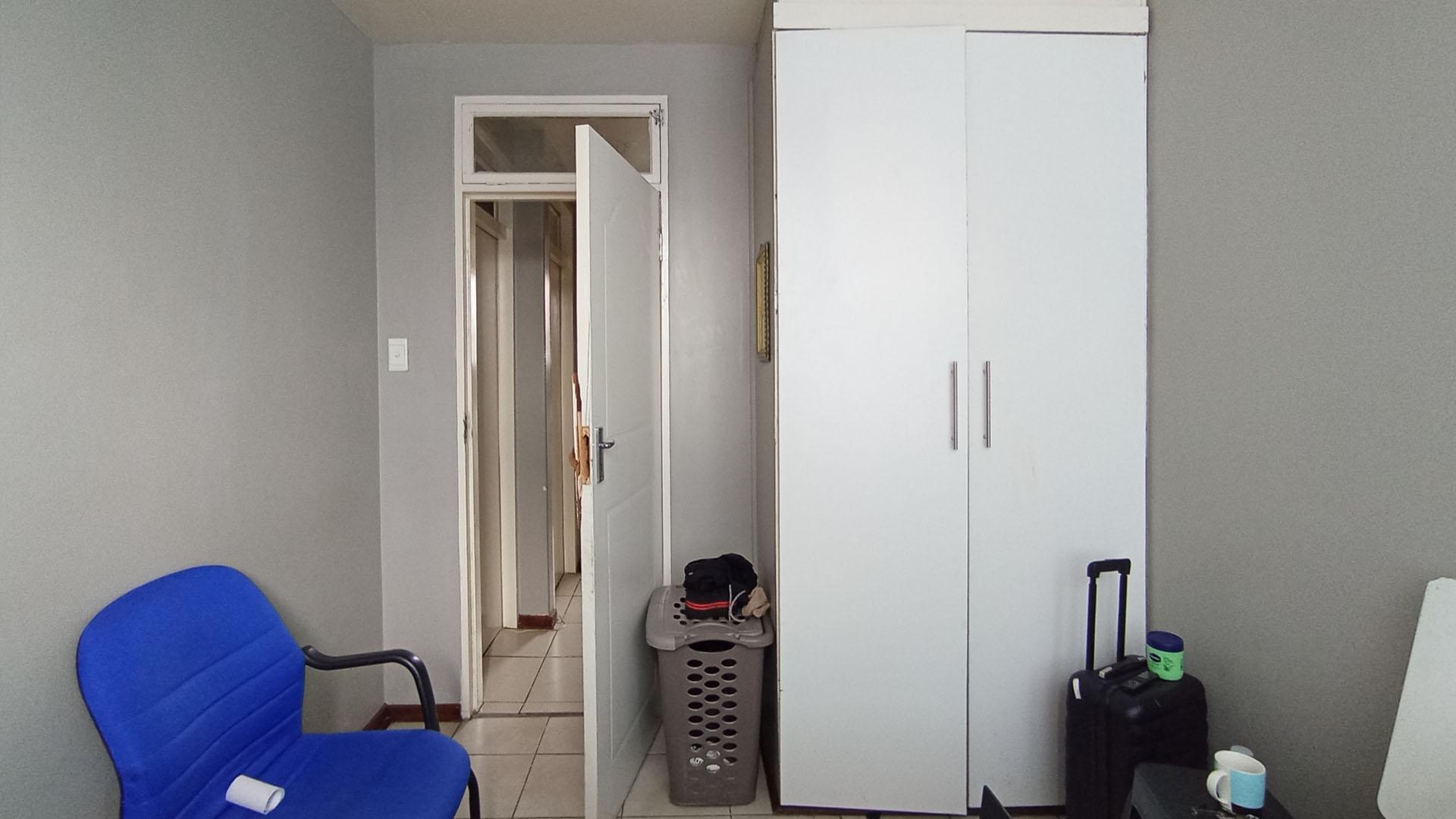 Bed Room 1 - 11 square meters of property in Sunnyside