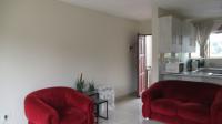 Lounges - 18 square meters of property in Glenvista