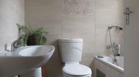 Bathroom 1 - 4 square meters of property in Glenvista