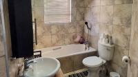 Bathroom 1 of property in Bergsig