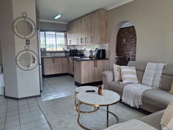 2 Bedroom Sectional Title for Sale For Sale in Terenure - MR673464