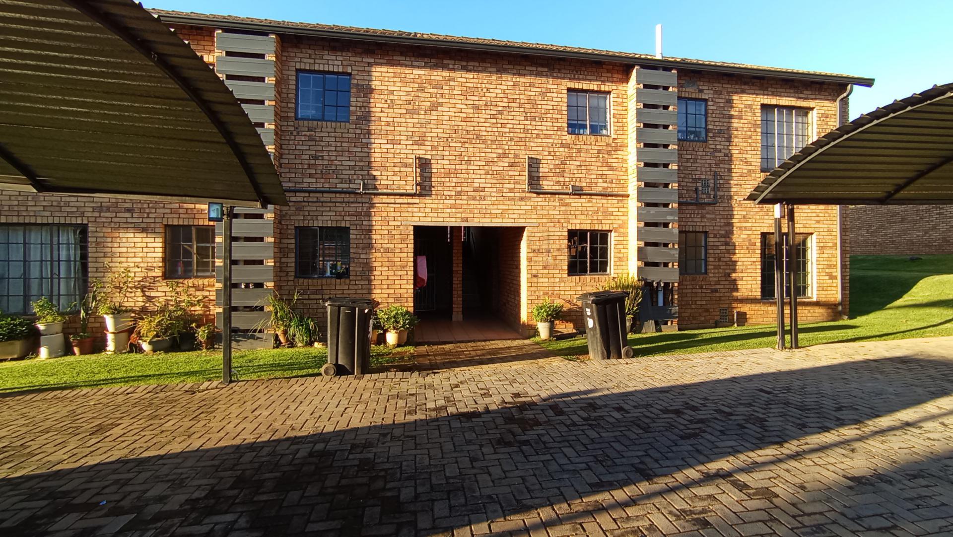 Front View of property in Weltevreden Park