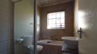 Bathroom 1 - 6 square meters of property in Weltevreden Park