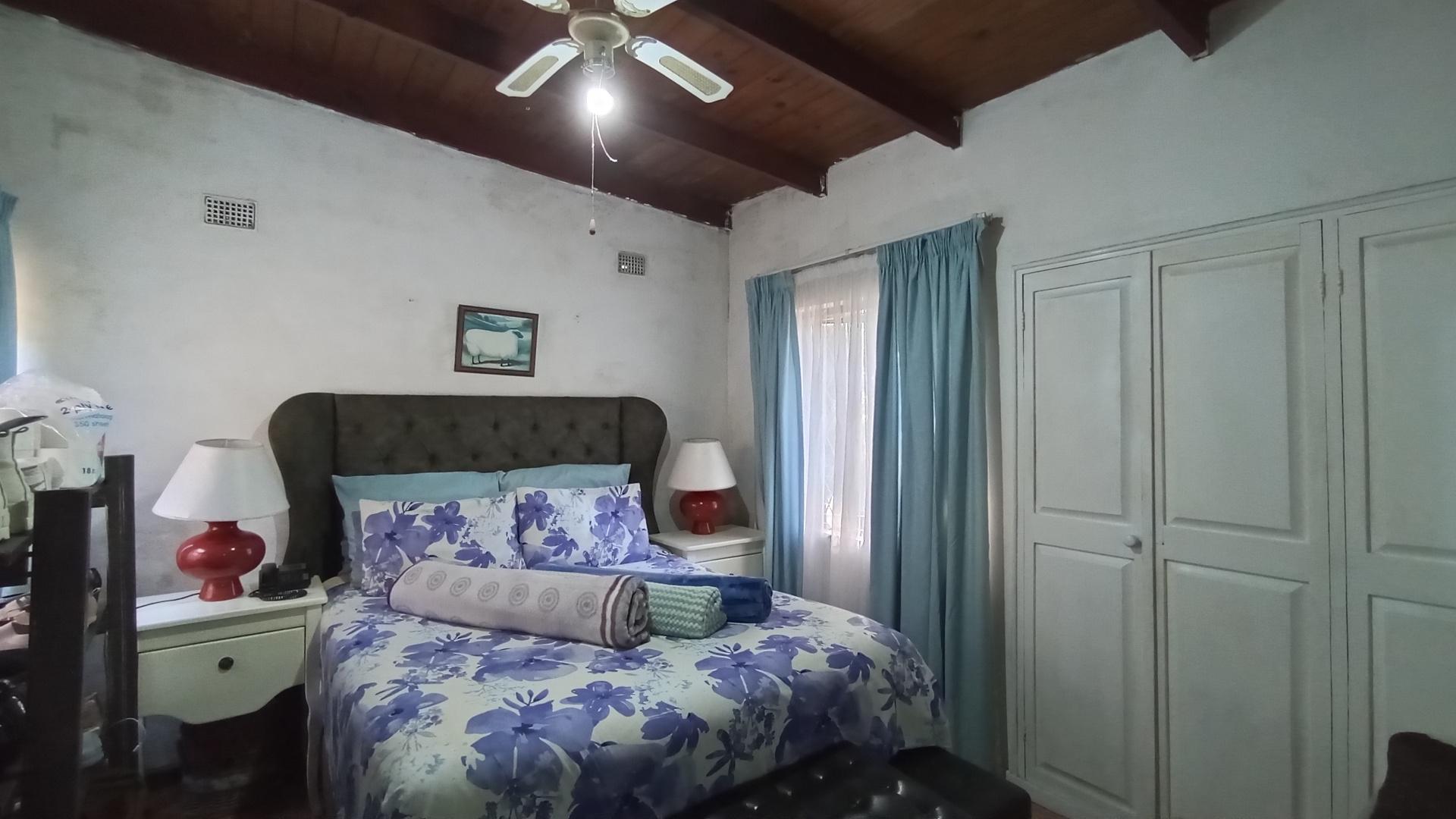 Bed Room 1 - 18 square meters of property in Southport