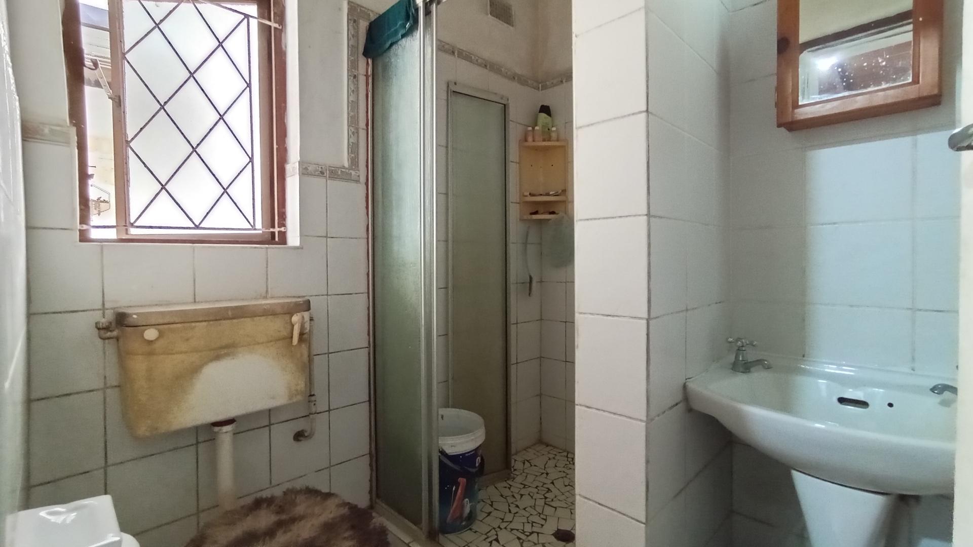 Main Bathroom - 4 square meters of property in Southport
